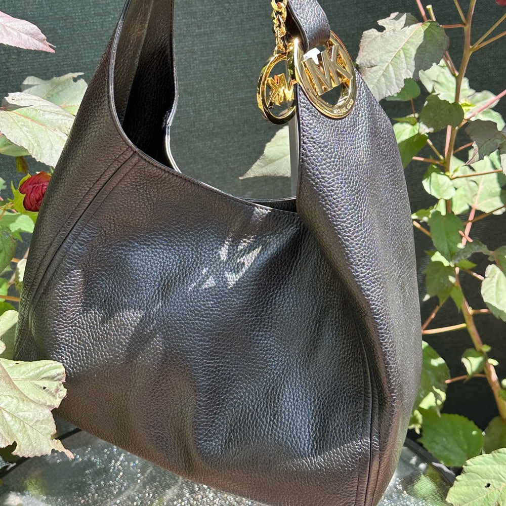 Michael Kors Black Hobo Bag with Textured Leather very good condition. - Picture 4 of 17